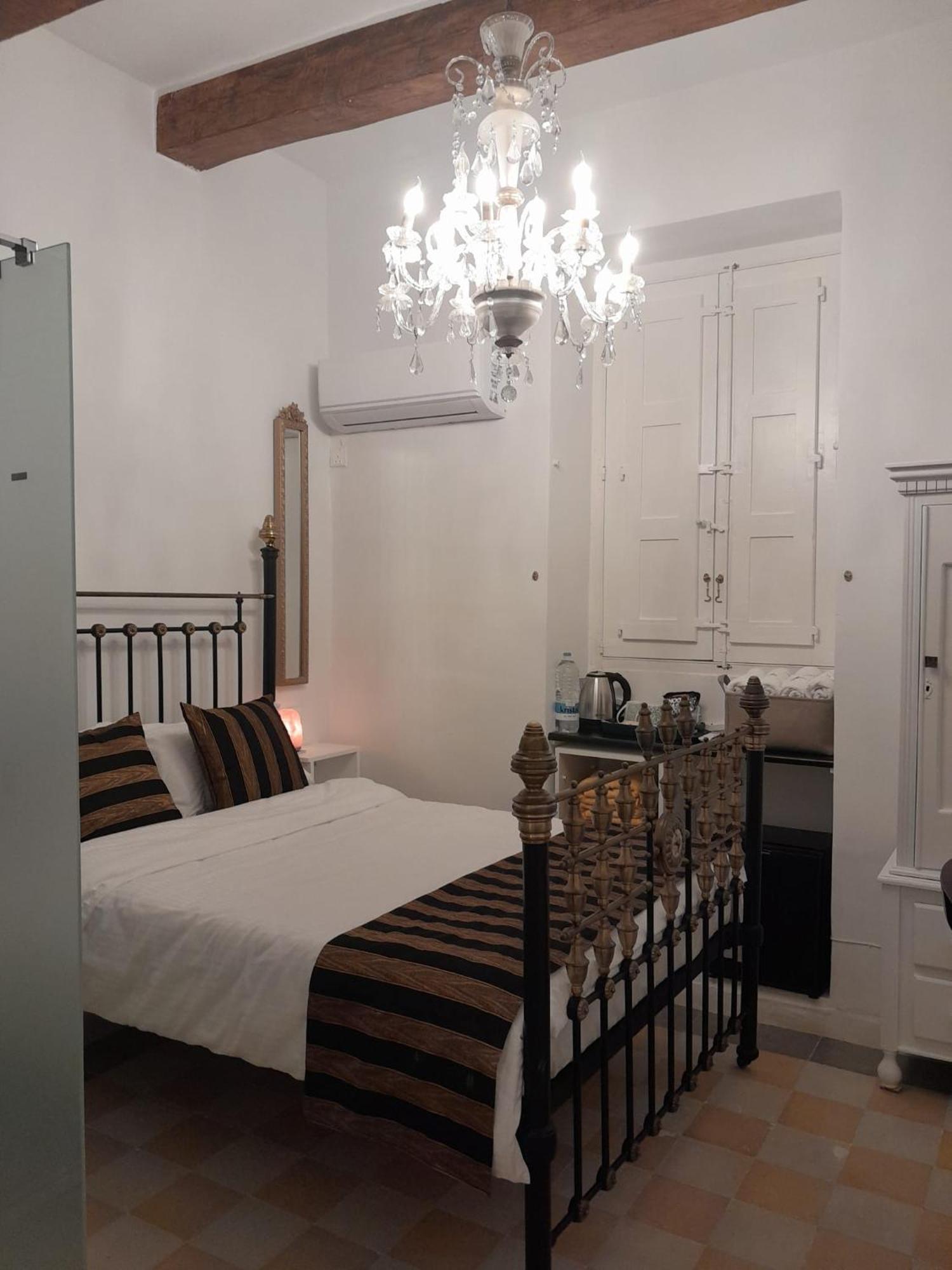 Charming Town House In Cospicua, Valperga Rooms Екстериор снимка