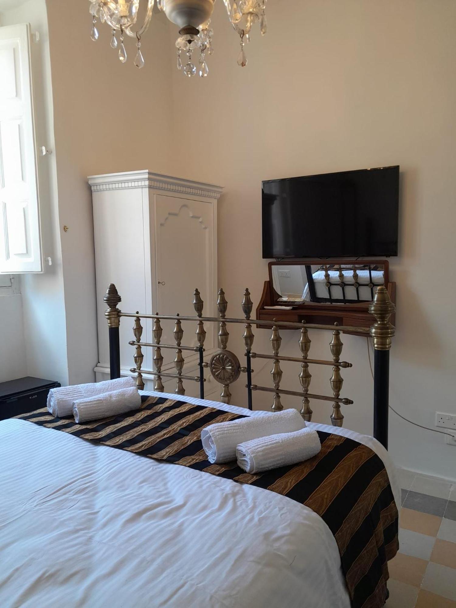 Charming Town House In Cospicua, Valperga Rooms Екстериор снимка