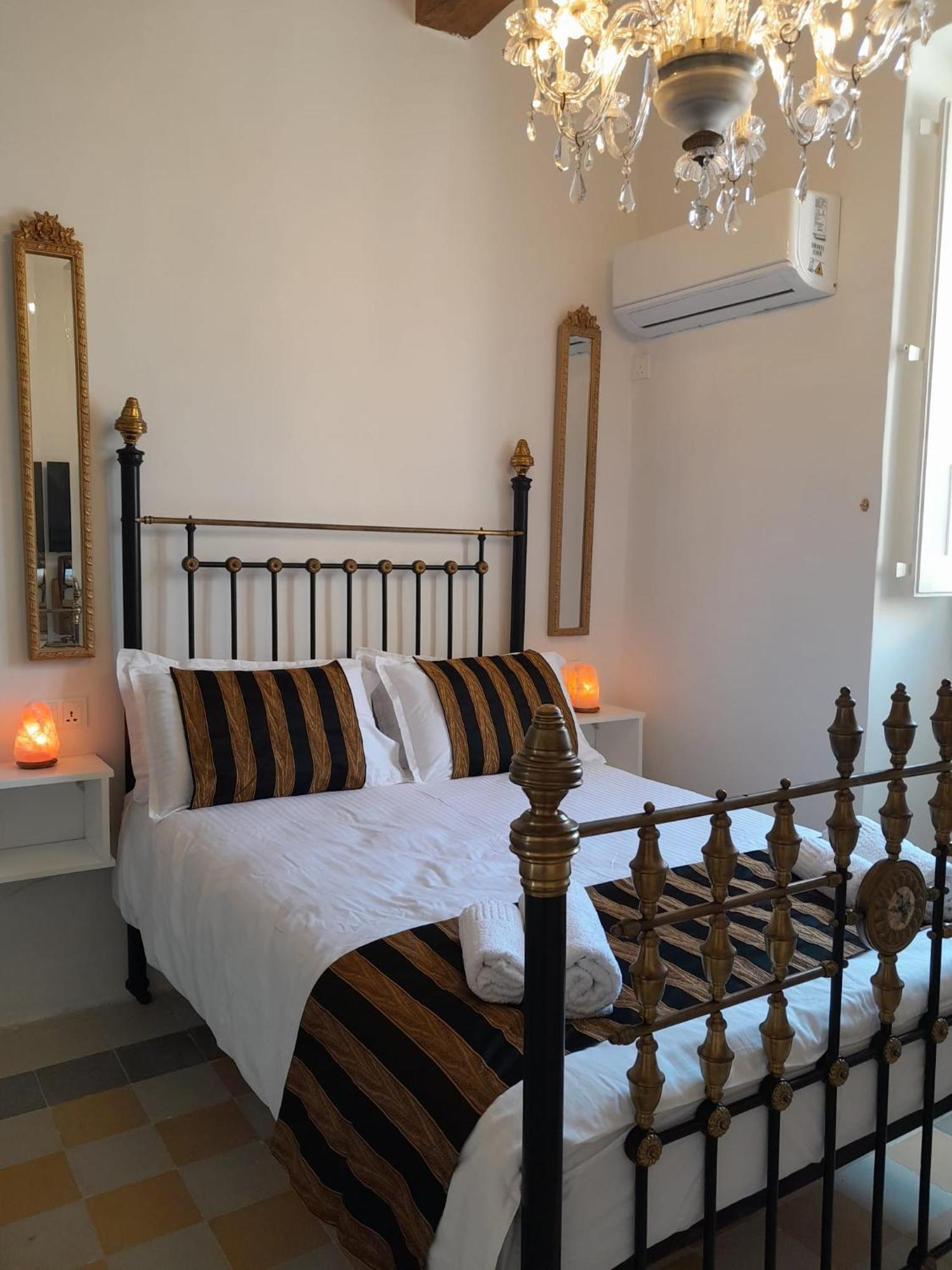 Charming Town House In Cospicua, Valperga Rooms Екстериор снимка