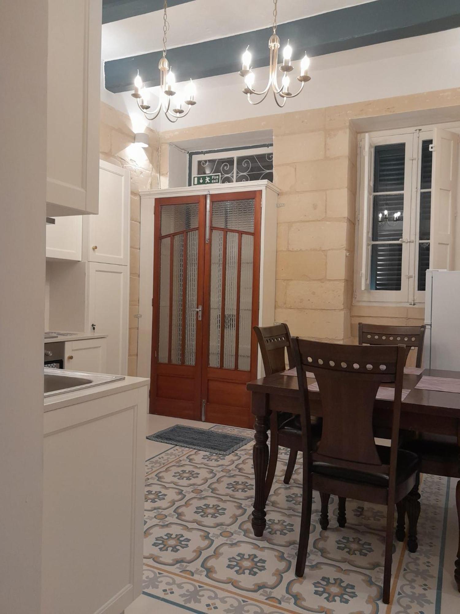 Charming Town House In Cospicua, Valperga Rooms Екстериор снимка